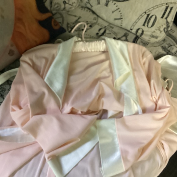 BARAD. ROBE a& Nighty set PEACH N WHITE DETAILED  VINTAGE VIBES !!! - Picture 10 of 11